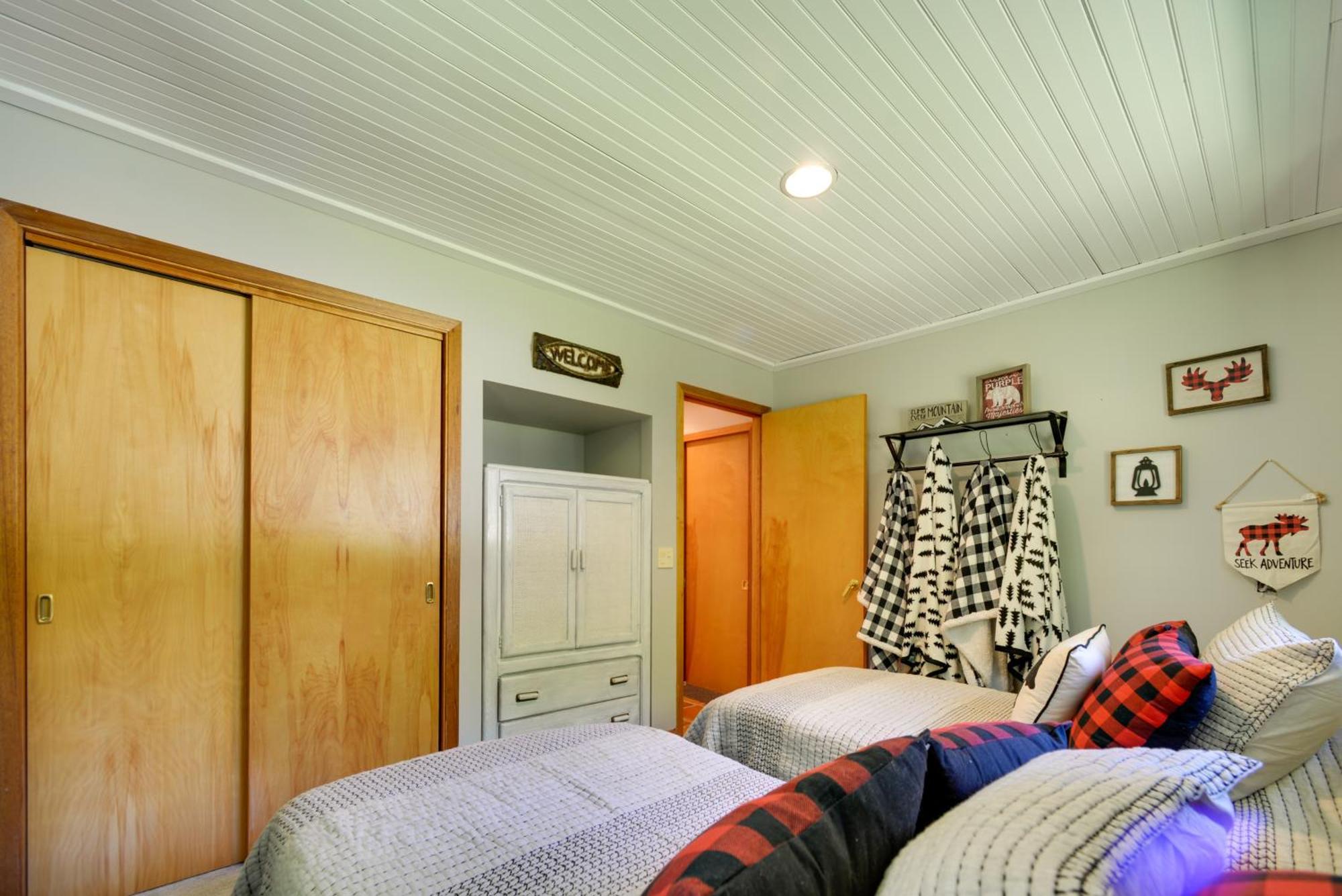 Wilmington Retreat With Deck, Lake Views And Game Room Exterior photo